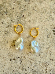 Pose Earrings